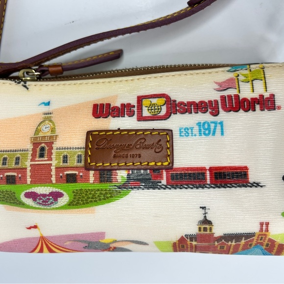 Disney Dooney & Bourke Retro Mini Barrel Crossbody Purse Bag WDW Magic Kingdom - Picture 3 of 14